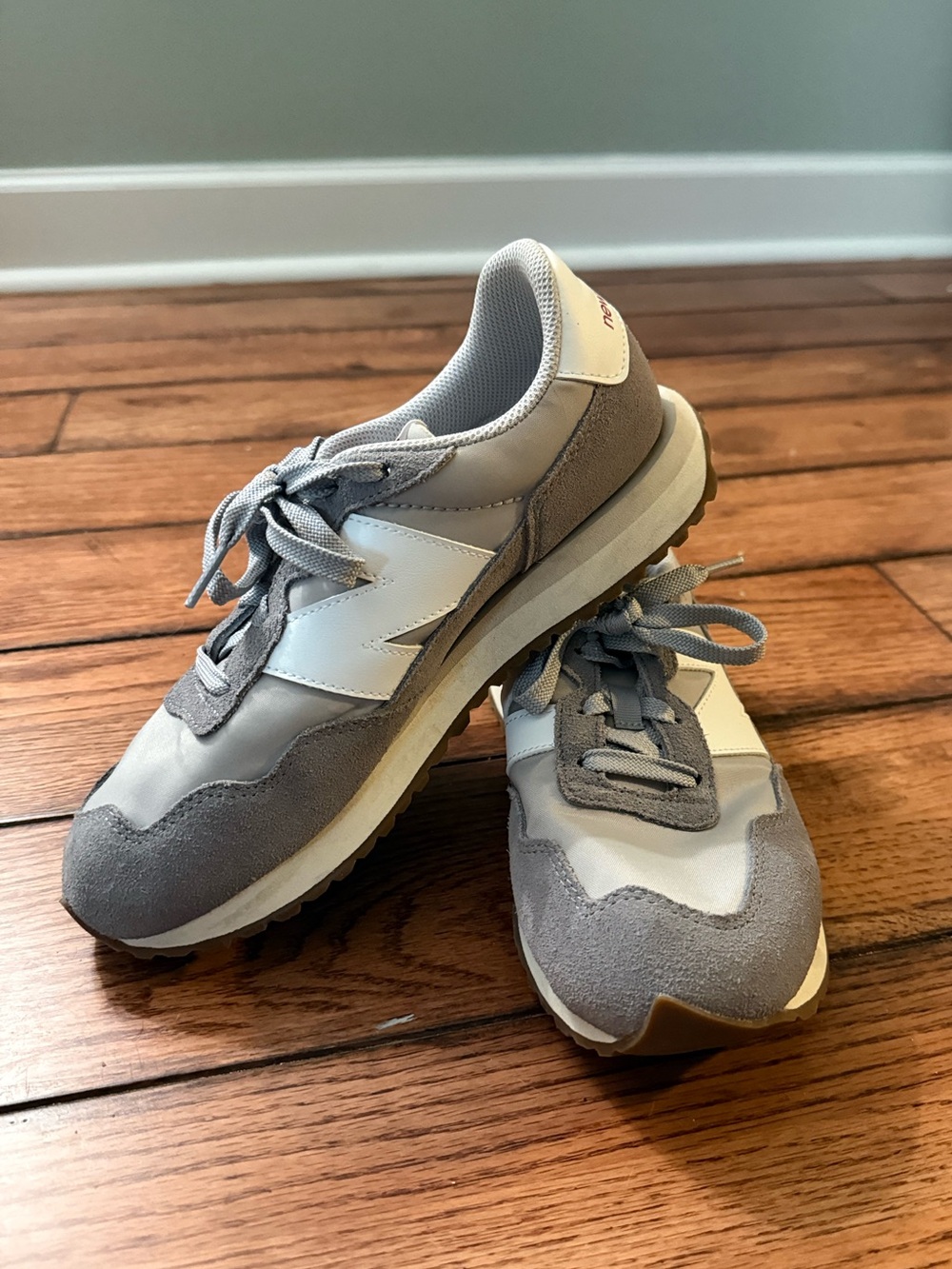 Women’s New Balance 237s